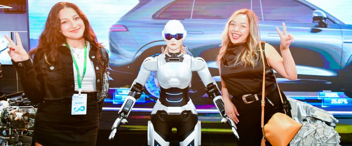 JAECOO AiMOGA Robotu Şangay'da Tanıtılıyor